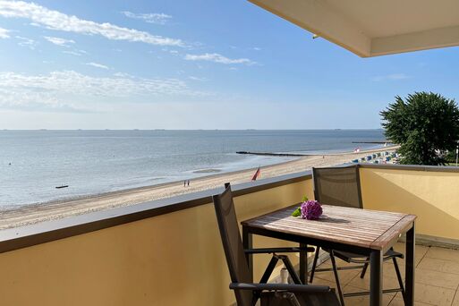 Seeblick 17, Sandwall